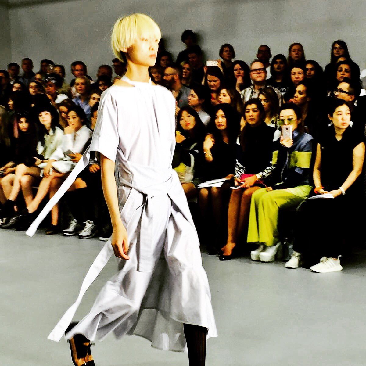 croznestuk's tweet photo. @eudonchoi bringing photography back to life @LFWEnd #LFW2016 #ss17 #eudonchoiss17 #croznest https://t.co/OMYDEa9nmK