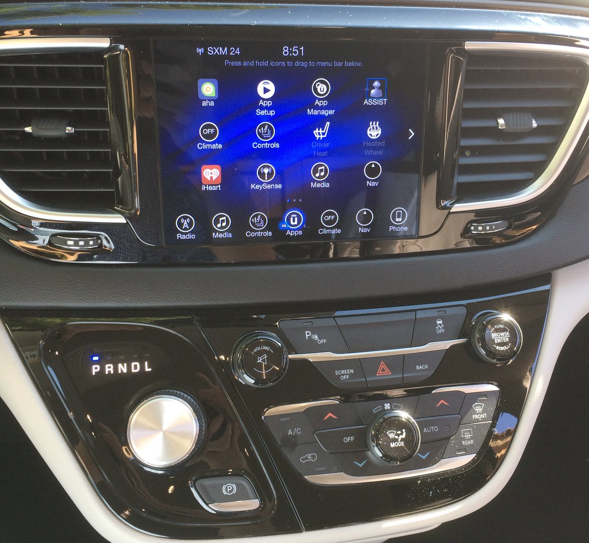 .@Wardsauto: #ChryslerPacifica's a “family-friendly rolling entertainment center.” #10BestUX ow.ly/UuZQ304fRvb