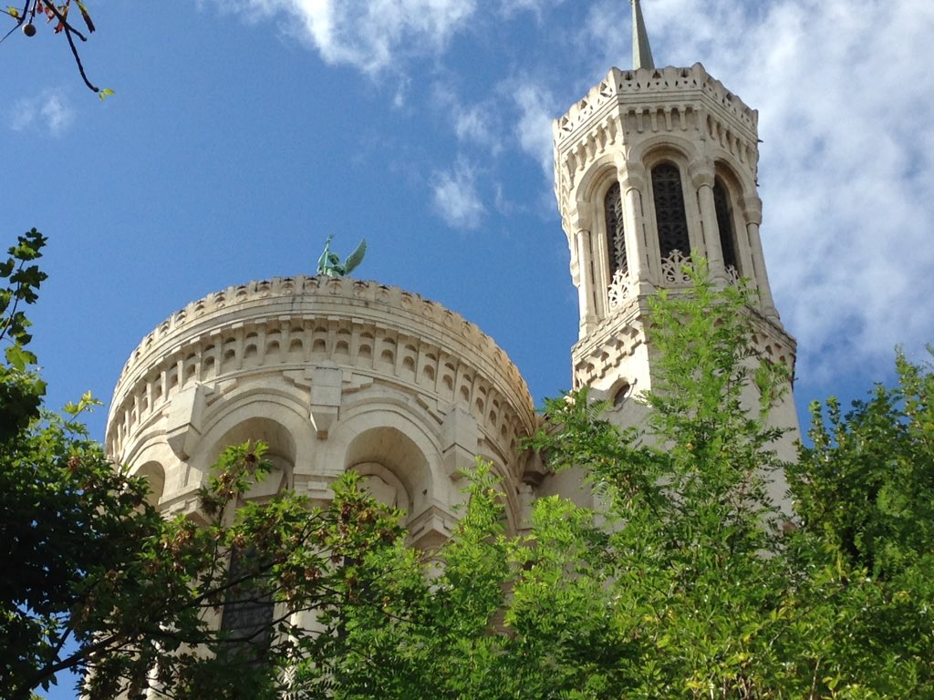 SandringhamMFL's tweet photo. La basilique #frenchexchange#2016 https://t.co/w9BRa5chtF