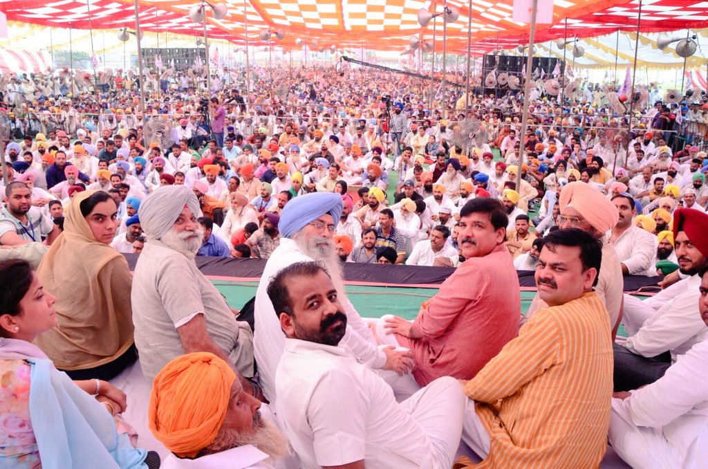 AzadOffice's tweet photo. आज छपार मेले की @AamAadmiParty जनसभा में उमड़ा जनसैलाब... https://t.co/rHzqlzehSl