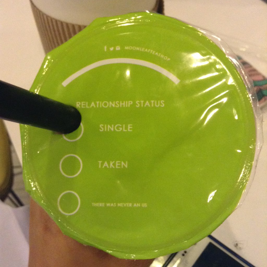 chipsasoy's tweet photo. relationship status: uhm...🙄😂🍃 #FullMoonPartea https://t.co/hrOtOpBhz8