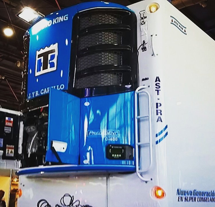 astpra's tweet photo. Último día en @TransporteExpo @astpra junto a @thermokingAR. Los esperamos https://t.co/QkJVlGYilR