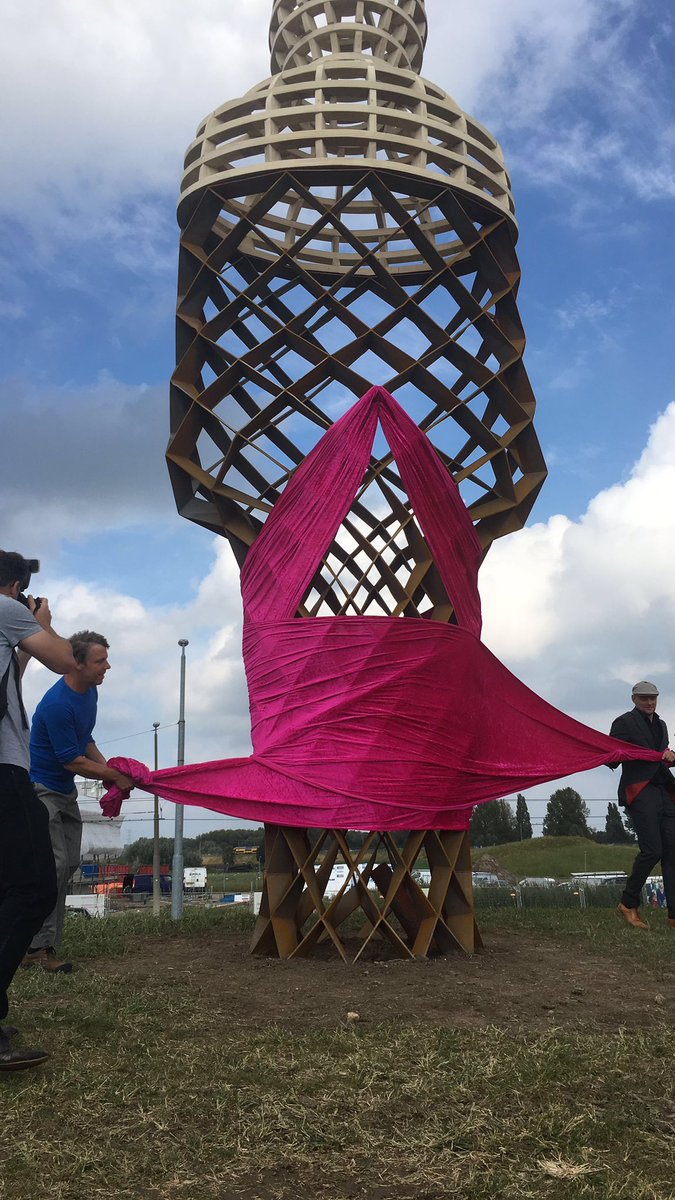 abeveenstra's tweet photo. Onthulling kunstwerk Alphons ter Avest op Archeologisch Veld in Schuytgraaf Arnhem. Mooi geworden ! https://t.co/AwNyx33Xwf