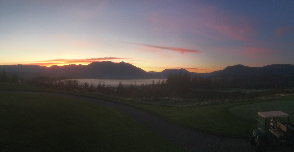 RyanWGor's tweet photo. Just a man and his dog. #golfcourselife #tpcsr #sunrise https://t.co/gT2NVILnIL