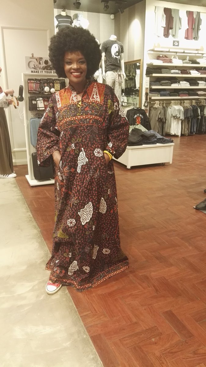 kuliroberts's tweet photo. I hate Malls #JaNeh https://t.co/EfjaHxPbDM