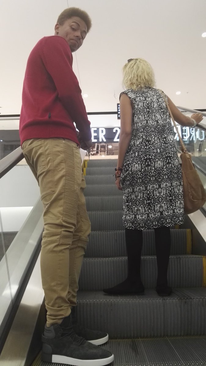 kuliroberts's tweet photo. I hate Malls #JaNeh https://t.co/EfjaHxPbDM