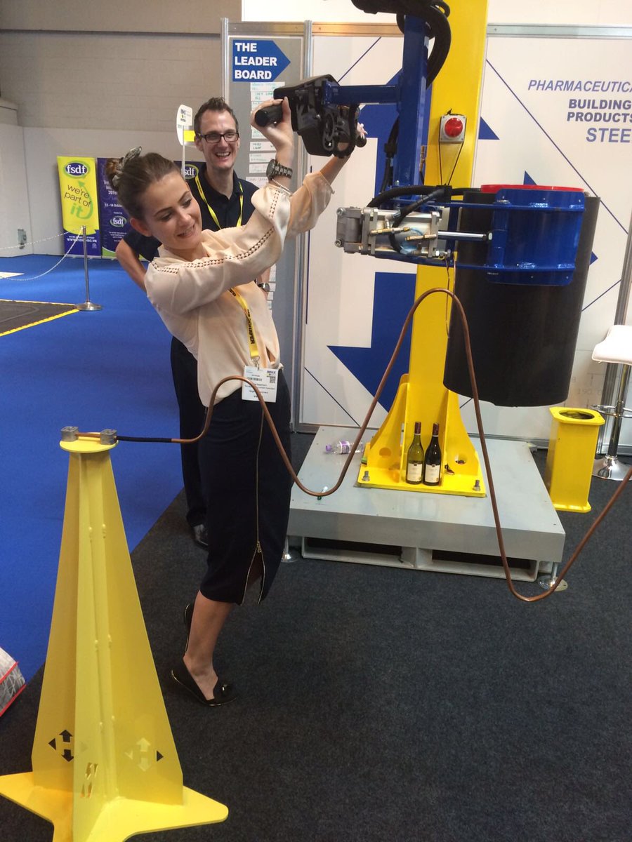 GingerR_Katie's tweet photo. Had a great laugh with @HandlngConcepts at the #NEC #IMHX2016 I even made middle place on the leader board! 🎉 https://t.co/6K4wjIt1Up
