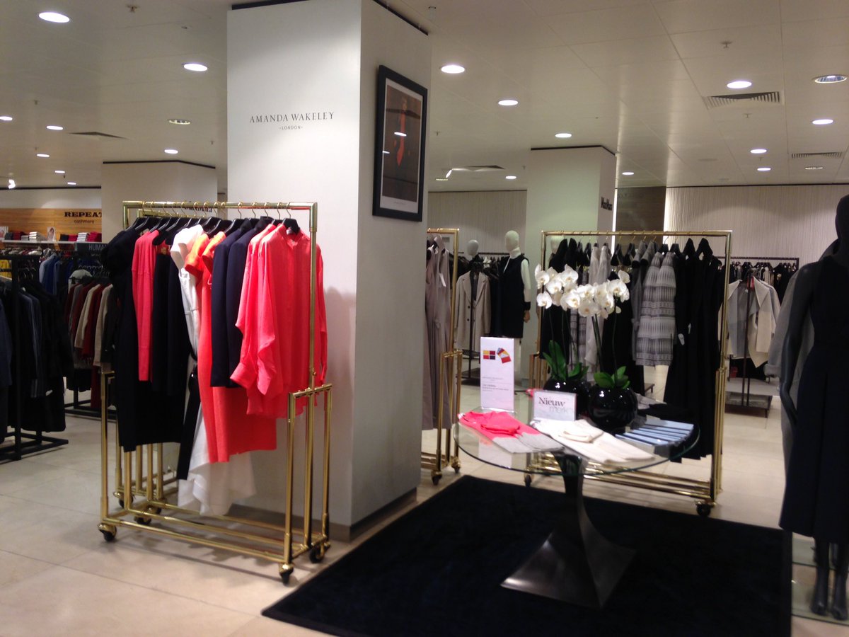 saskiabrenn's tweet photo. Geweldige nieuwe #damesmode afdeling @deBijenkorf amsterdam #personalshopping #stylesupport https://t.co/JlKBtCtoZq