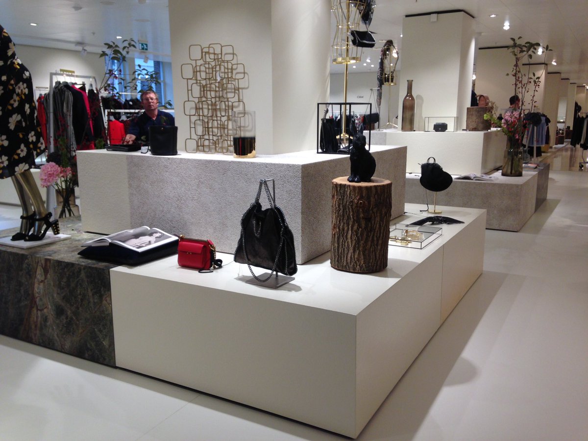 saskiabrenn's tweet photo. Geweldige nieuwe #damesmode afdeling @deBijenkorf amsterdam #personalshopping #stylesupport https://t.co/JlKBtCtoZq