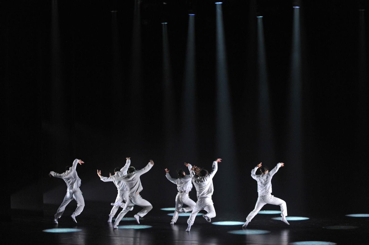 Romaeuropa's tweet photo. Potenza sonora e visiva. Questo l'opening del #REf16!
Con @HofeshCo al Teatro Argentina dal 21 al 24 settembre. https://t.co/zlJZdh6FE6