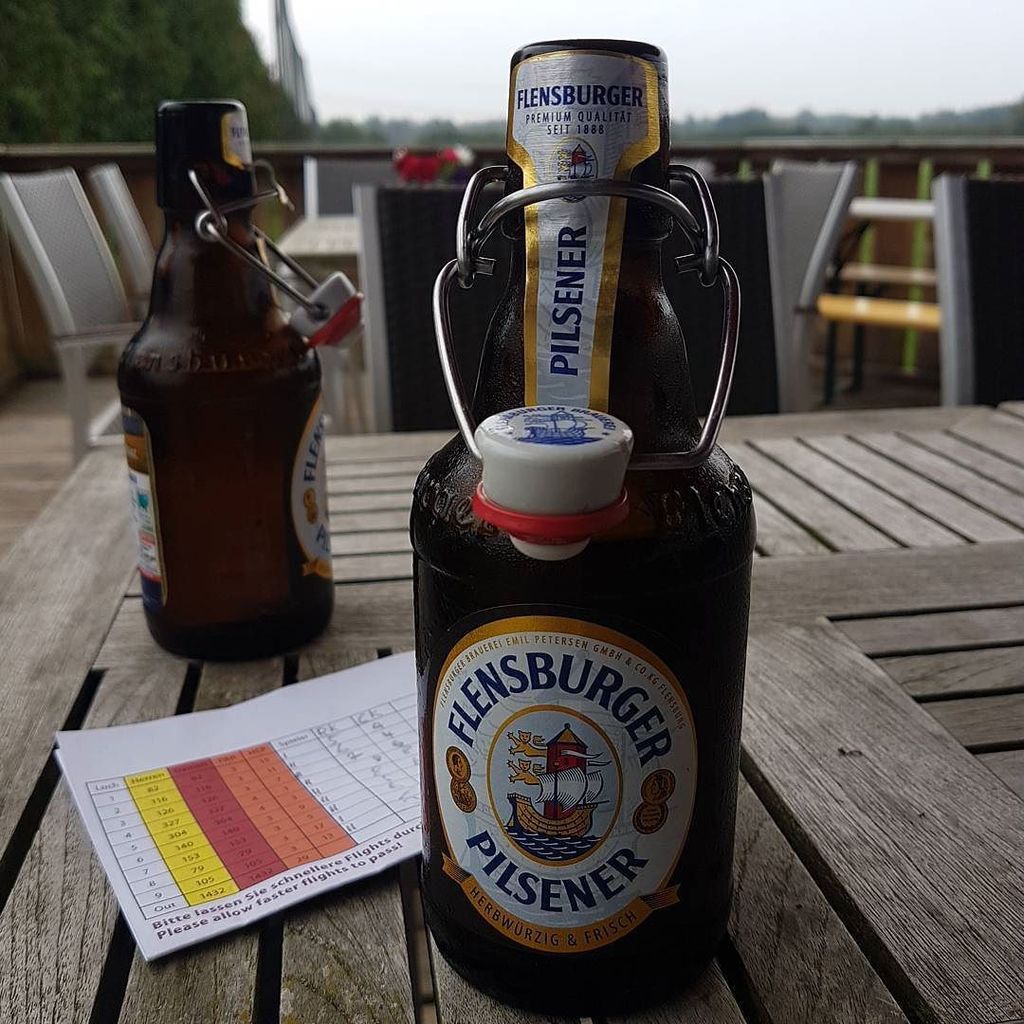 kemsies's tweet image. Nach dem Golf, ist vor dem Flens #golf #redgolf #derkant #kemsieshimself #hamburgersommer … ift.tt/2csea87