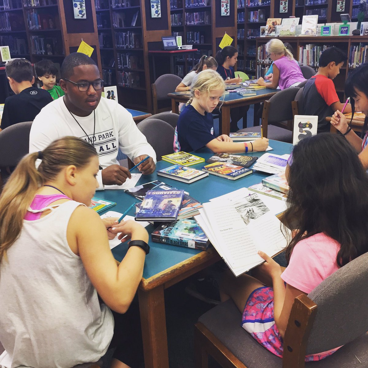 Even <a href="/EasonDaren/">Daren Eason</a> got into the book browsing this week! #raidersread #5thgradebookbrowse