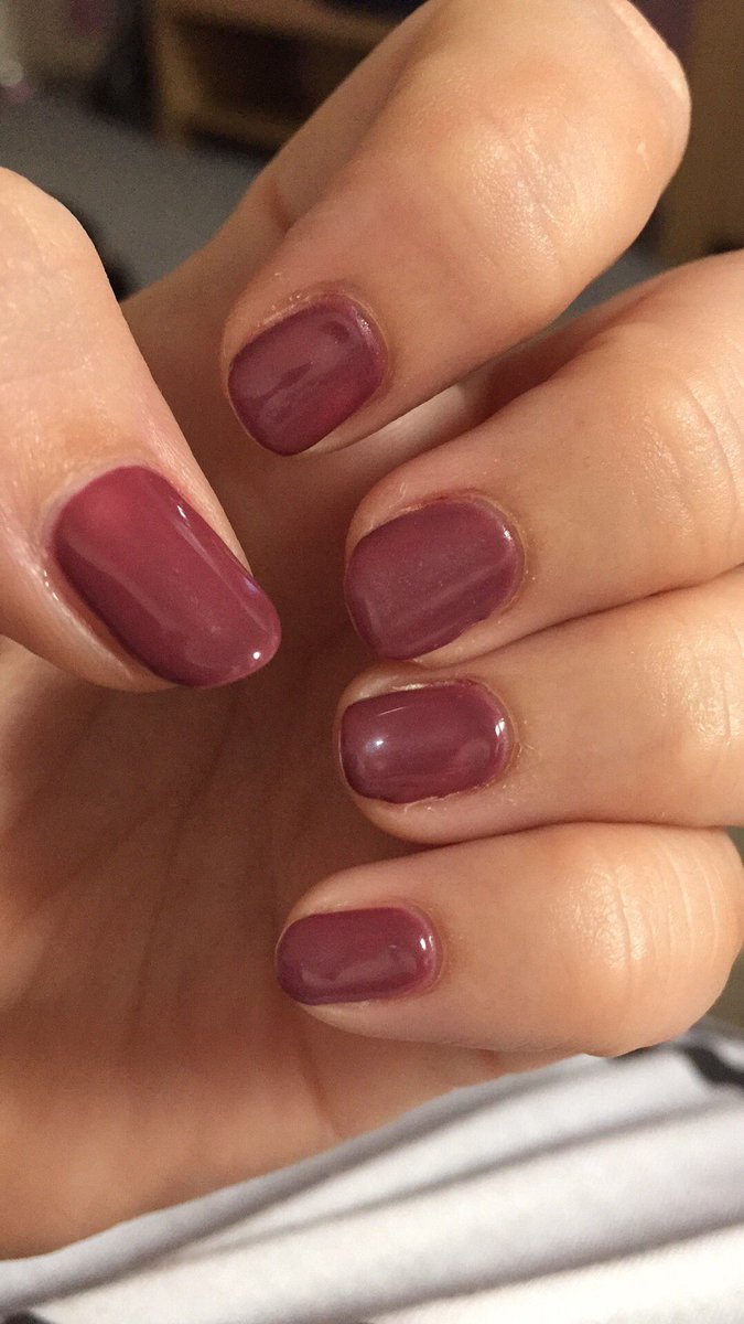 roxyrosedomme's tweet photo. Autumn 🍂 nails! Who wants the pleasure of the bill! #findom #paypigs @rtdumb @RTmutt @underdeskloser @rtpiggy @RT4FD https://t.co/O8BFp3muRC