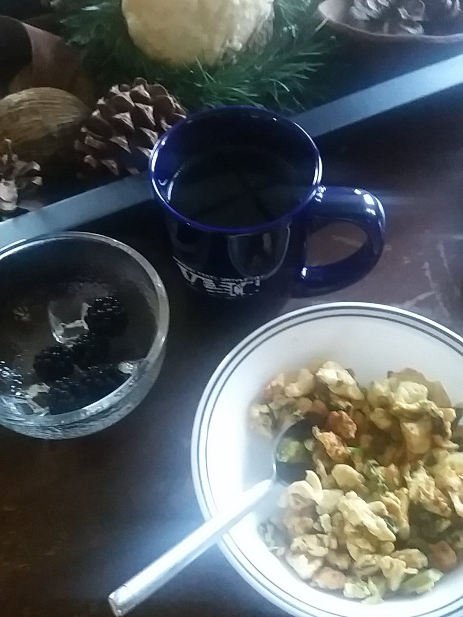 yoder_54's tweet image. #breakfast eggs, black coffee, and blackberries #postworkout