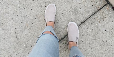 CFashionista's tweet photo. comfy shoes are a major 🔑 #stylegurustyle https://t.co/W3X2PjpbZ8