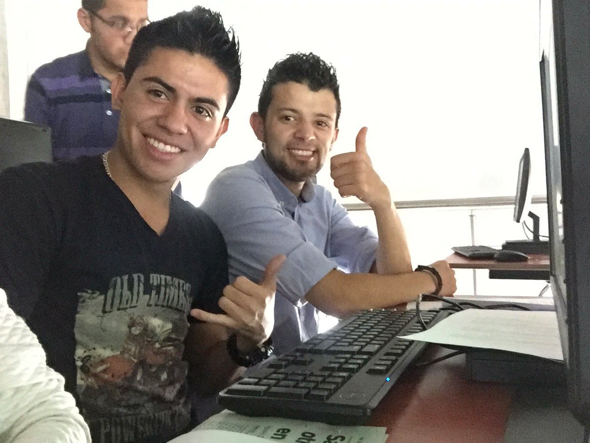 SMARTApps_'s tweet photo. En Workshop with Raspberry Pi #EscuelaTIC. https://t.co/iA3LKlAhs6