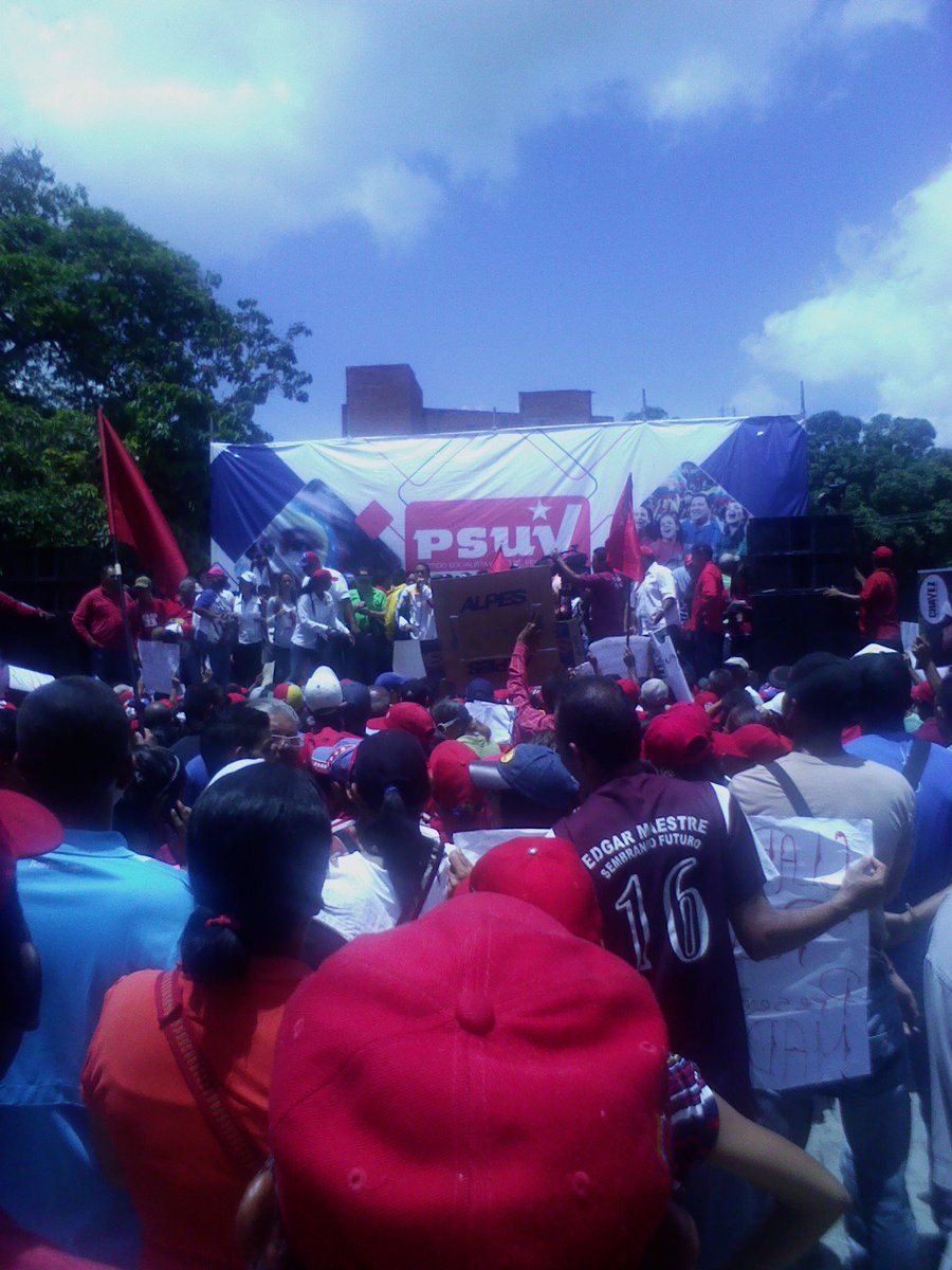Aatr15's tweet photo. @VTVcanal8  JPSUV MATURIN #TodoElApoyoPaMaduro DESDE LA PLAZA ROMULO MONAGAS ACTIVOS CON LA REVOLUCION. https://t.co/iUgyR0JGrk