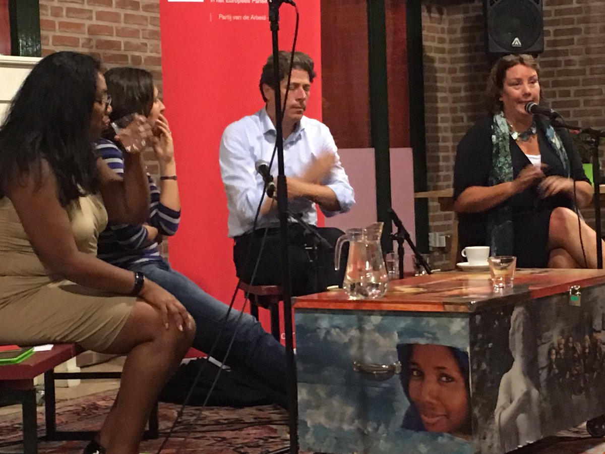 StijnT's tweet photo. Inspirerend #rodecafe in @CultStefanus over Europa met @paultang @KatiPiri en @a_jongerius. https://t.co/MOivnjLwrc