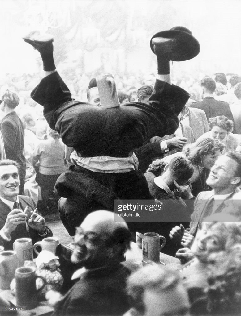 GettyImages's tweet photo. Celebrate the beginning of #Oktoberfest like it's 1909: https://t.co/ddDOJCGiVz #FBF https://t.co/hNUYlmIiyW