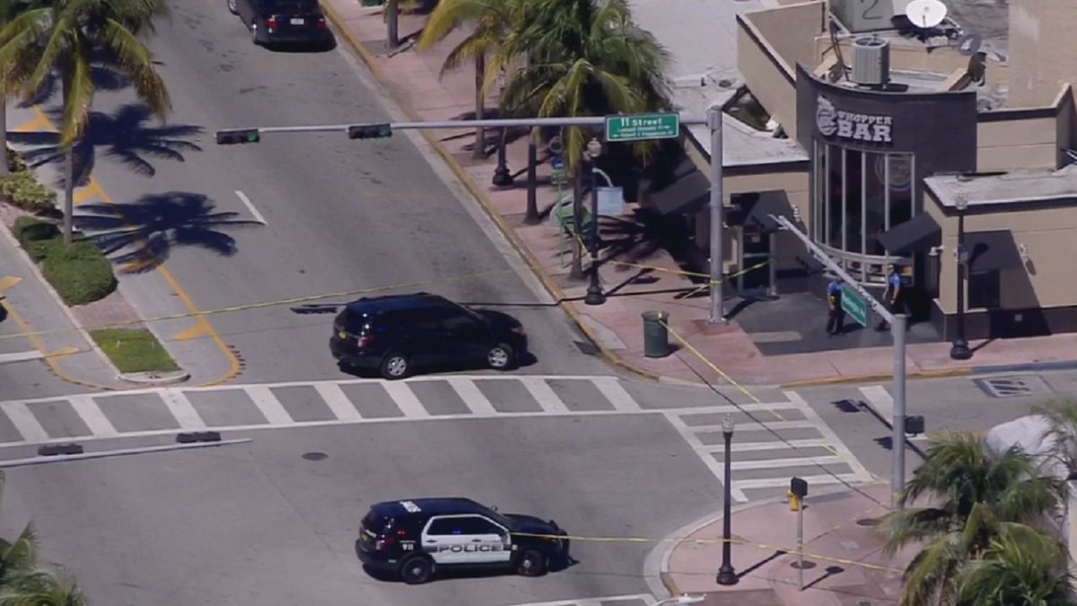 #BREAKING @MiamiBeachPD investigate report of 2 men with guns on rooftop bit.ly/2cPEQoa?utm_me… https://t.co/looMnM5aLF