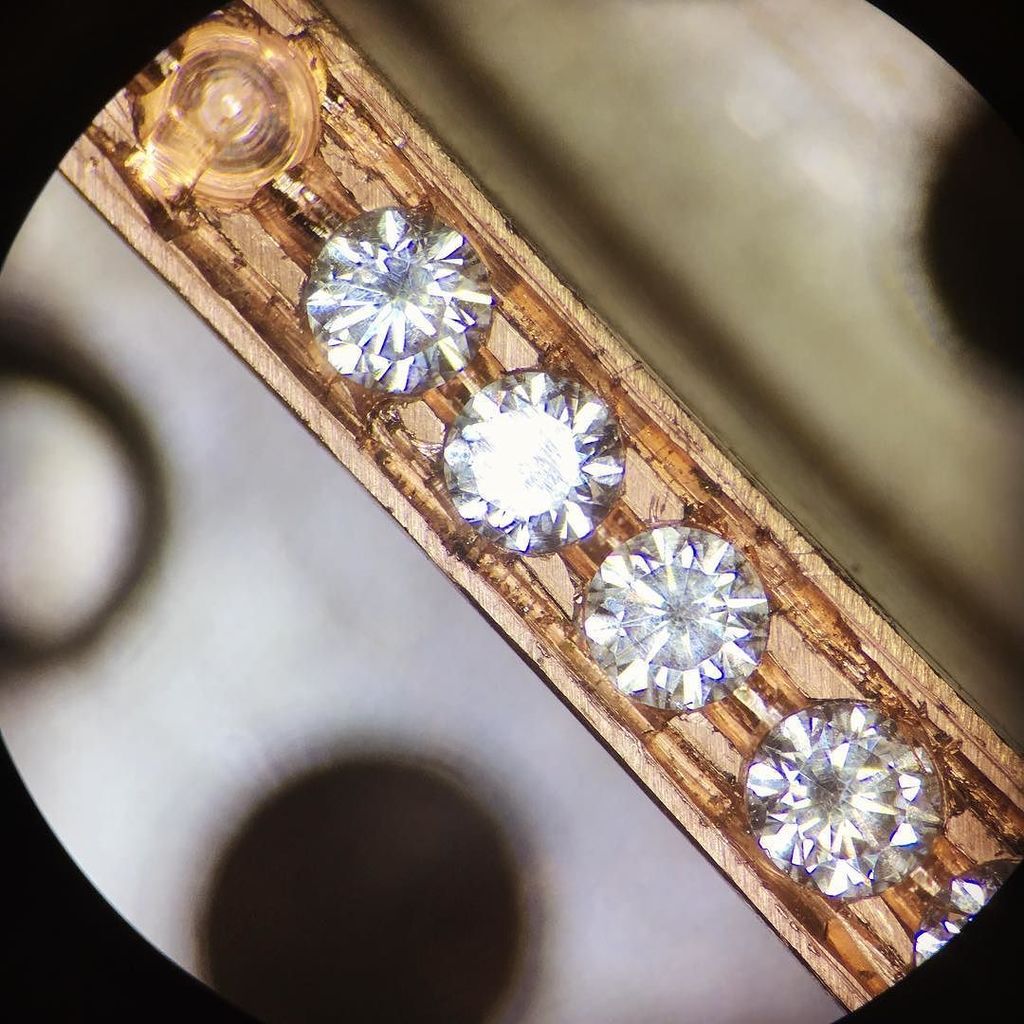 harrietbedford's tweet photo. My first attempt at #microsetting - absolutely love it! #newskills #niceice #bling - comin… https://t.co/j5xtmRy0em https://t.co/5hFOoa98UF