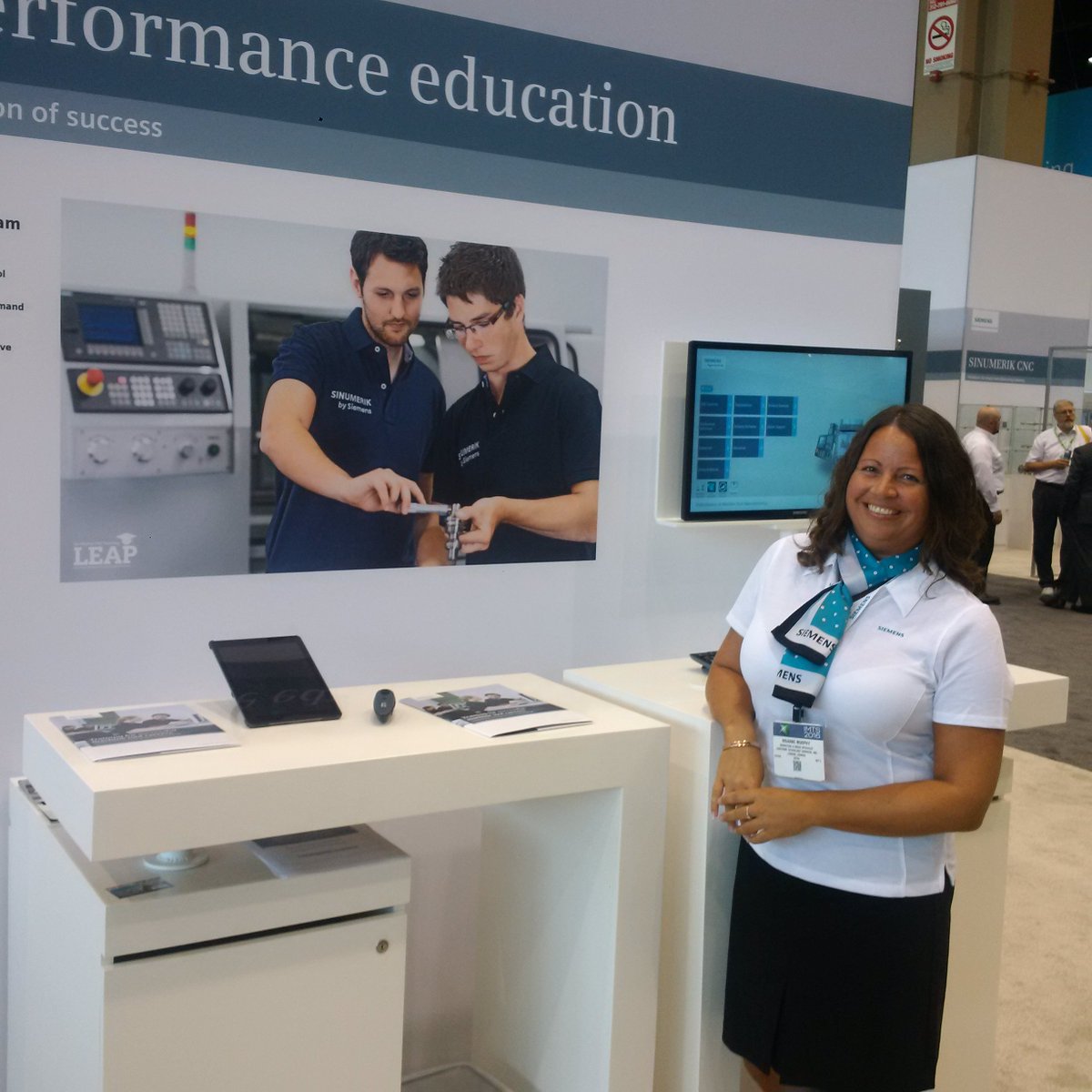 longtermtec's tweet image. @IMTS_2016 Siemens encourages women in manufacturing #IMTS #WeAreManufacturing #WeAreIMTS2016