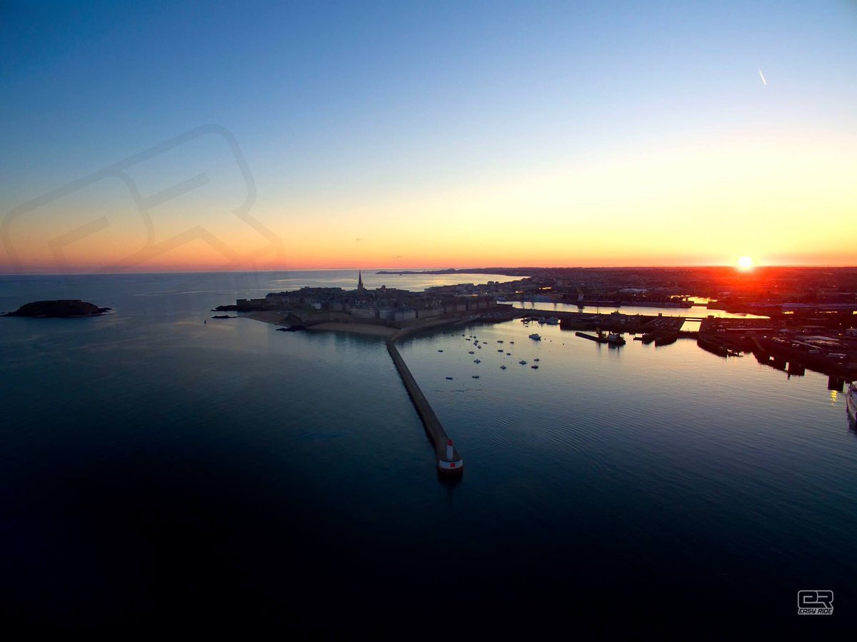 Saint-Malo morning!!! #drone #saintmalo #easyride #Bretagne #tourisme