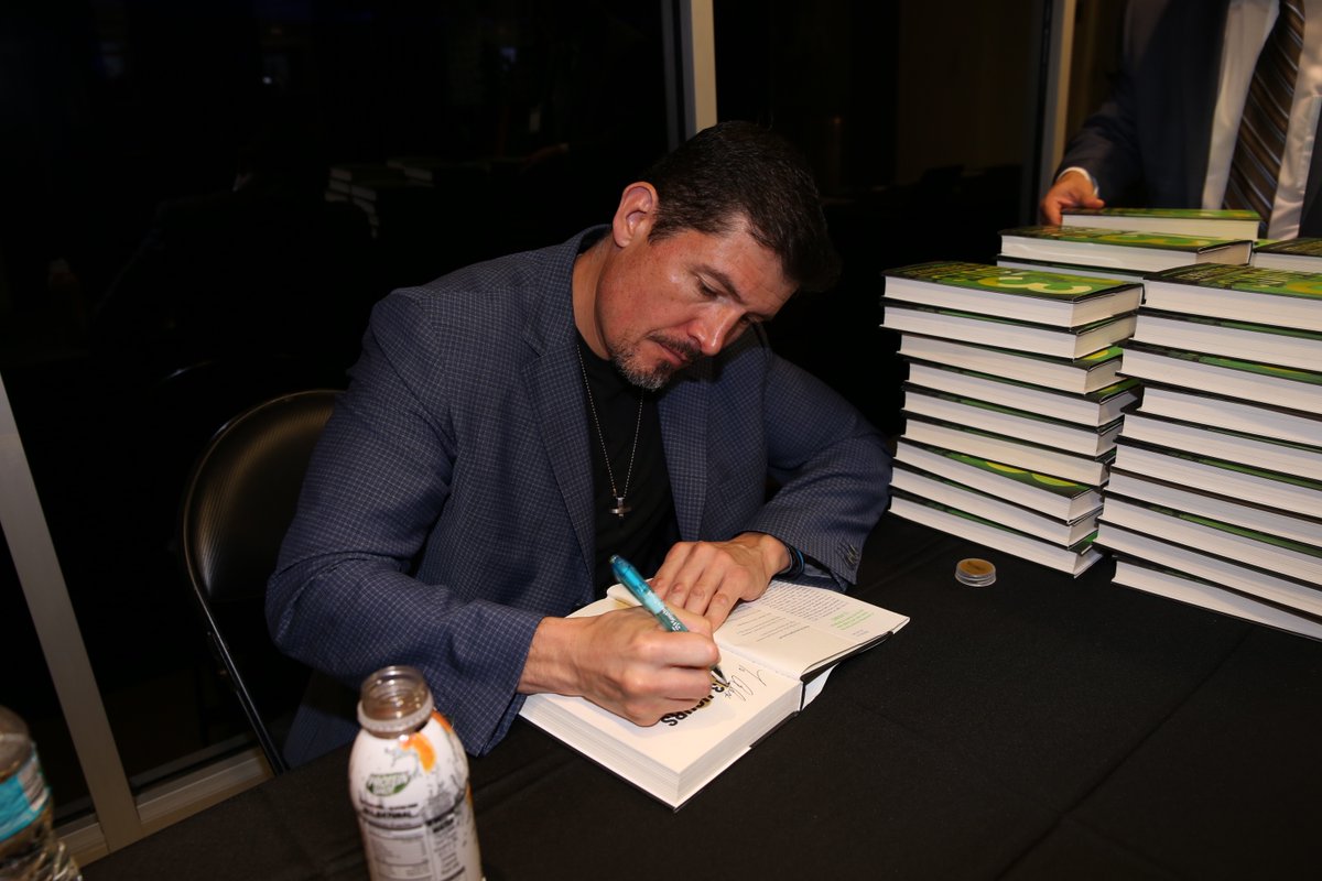 MilnerInc's tweet photo. Special thanks to @KrisParonto for speaking and doing a book signing at the #Techsummit2016 #leadership #tanto https://t.co/q4yIphTlft