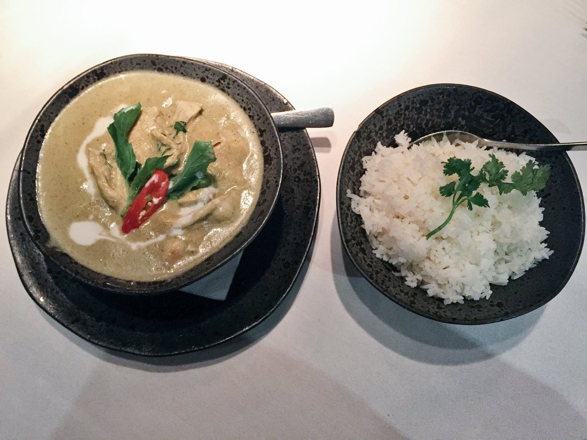 BellaRobot's tweet photo. Trying out the Thai @MetroBarBham with @simbansal00 @Nutella_Tasha #fdblogger #food #thai #yum #brumbloggers #brum https://t.co/GBpo78xhqH