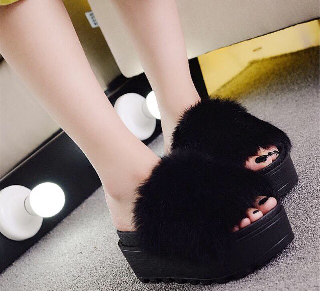 shopkarani's tweet photo. ファーサンダル
3,900円 https://t.co/MtIRqEHBdo