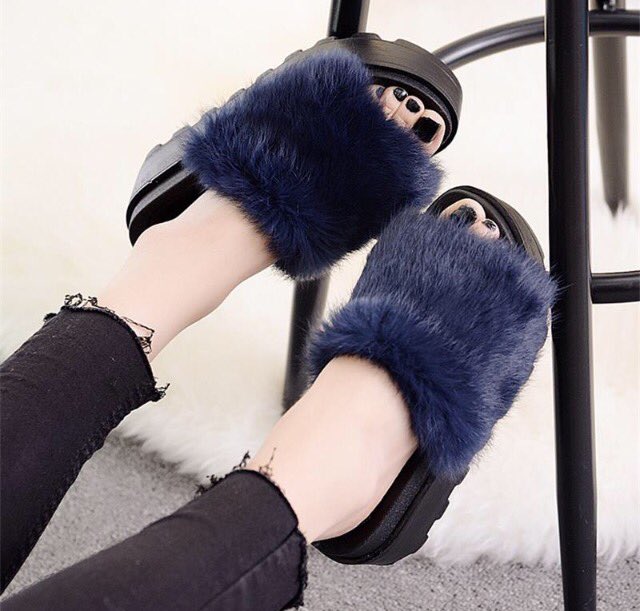 shopkarani's tweet photo. ファーサンダル
3,900円 https://t.co/MtIRqEHBdo