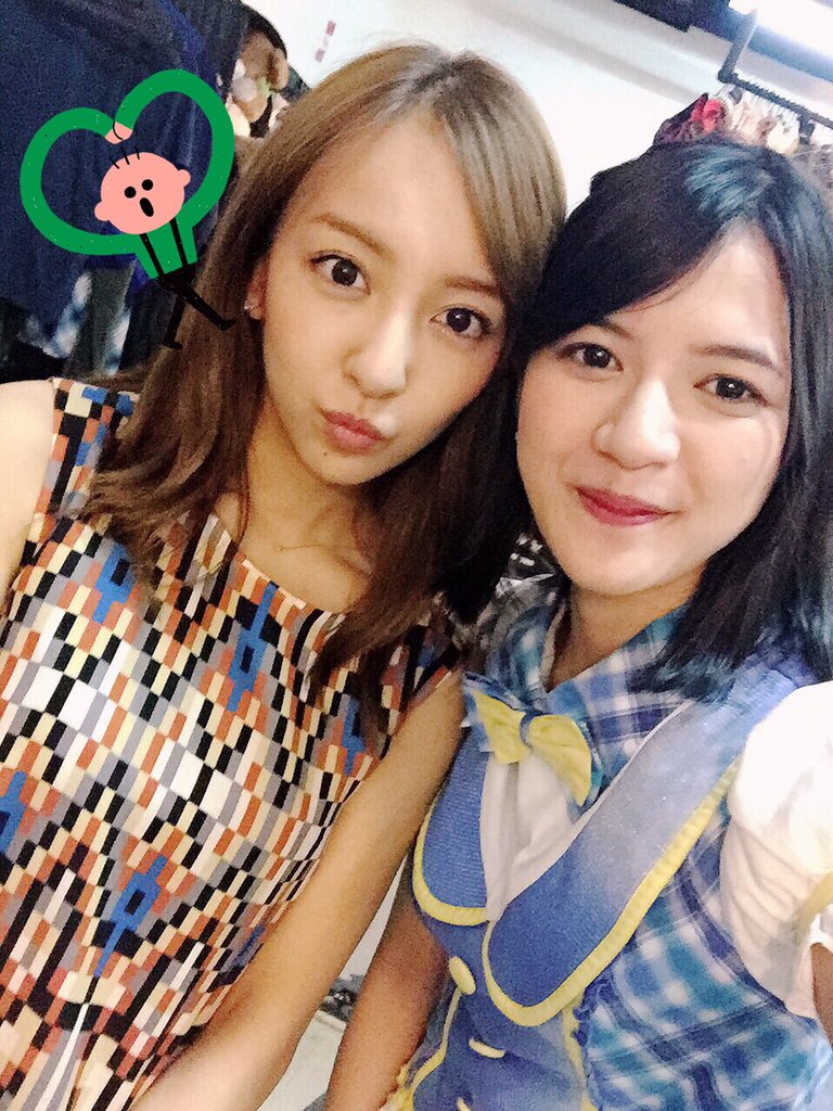 itskindavienny's tweet photo. Senang banget show hari ini kedatangan Itano Tomomi-san. Semoga kami bisa sekeren senior-senior kami di AKB48 😁 https://t.co/9Vi3KRG9d3