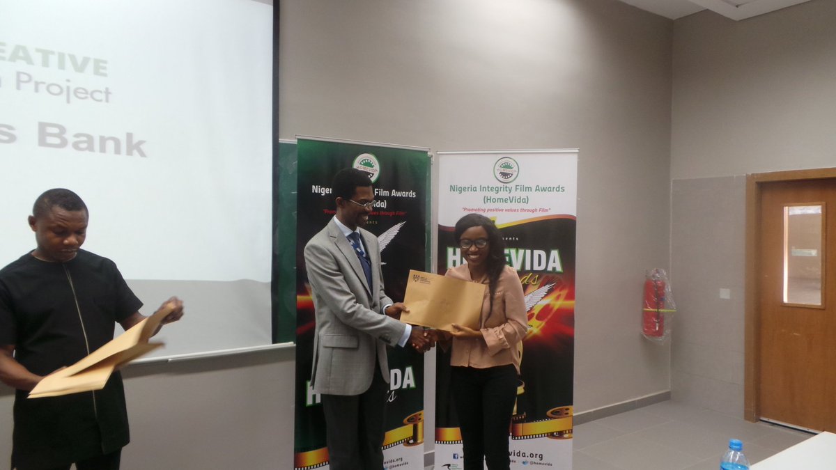 homevida's tweet photo. @WinnieIguwa receiving her certificate from the Dean @SMC_PAU #homevida2016 #scriptworkshop https://t.co/Un28y0LP6K