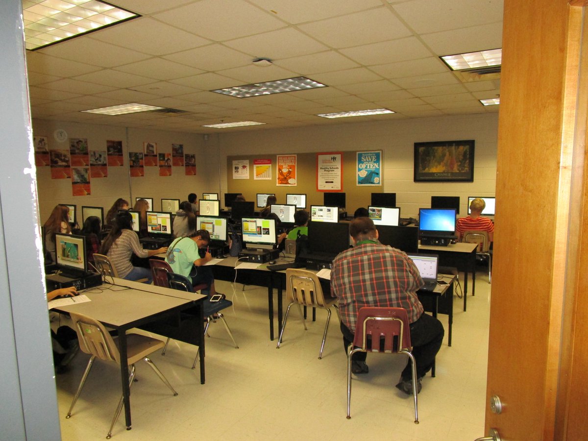northhallmiddle's tweet image. Mr. Watson's class in the computer lab. #technologyandlearning #welovecomputers #learningisalwaysfun