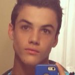 4ouPH's tweet photo. @GraysonDolan *takes mirror selfie* *realizes that there's homework* https://t.co/Go0lJxZzss