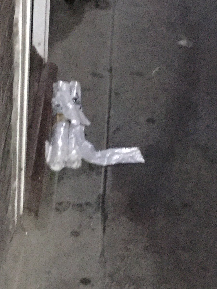 RockinghamEst's tweet image. .@VeoliaUK given up completely on even trying to deliver bags properly now (12/9/16)? @MPSSouthwark @lb_southwark