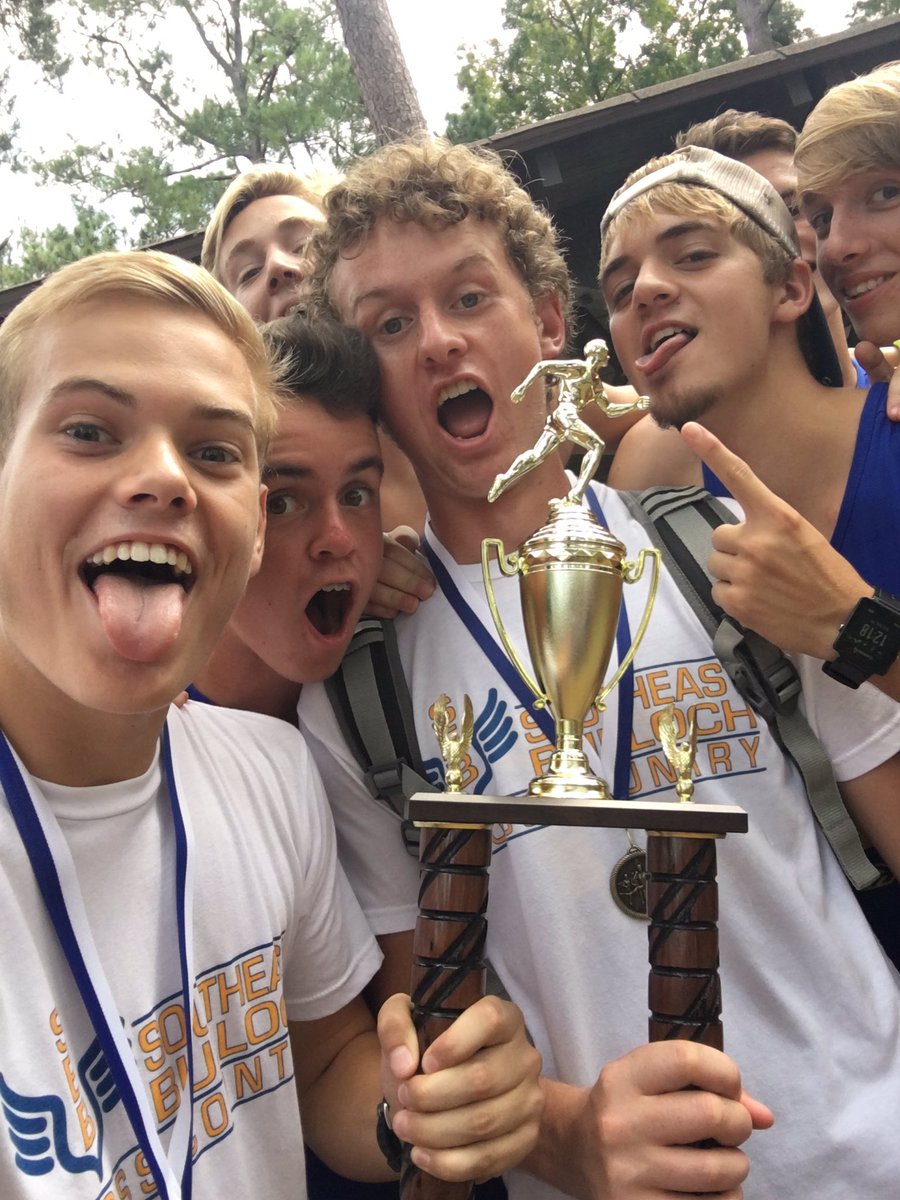 ZachClifton_'s tweet photo. Cause we always take a selfie when we win a trophy #SEBXC https://t.co/oKELaiFdiO