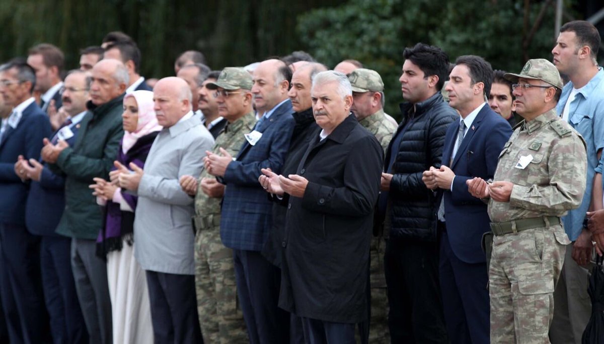 Başbakan Yıldırım, Ağrı-Doğubeyazıt'ta şehit düşen askerlerimiz için Erzurum'da düzenlenen törene katıldı.