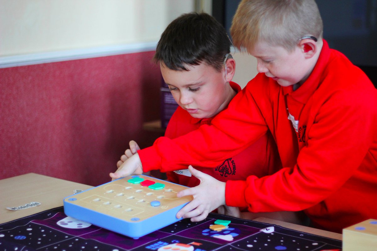 primotoys's tweet image. This week #Cubetto visited the brilliant pupils at @StVincentsL12 school for sensory impairment #a11yhack #coderdojo