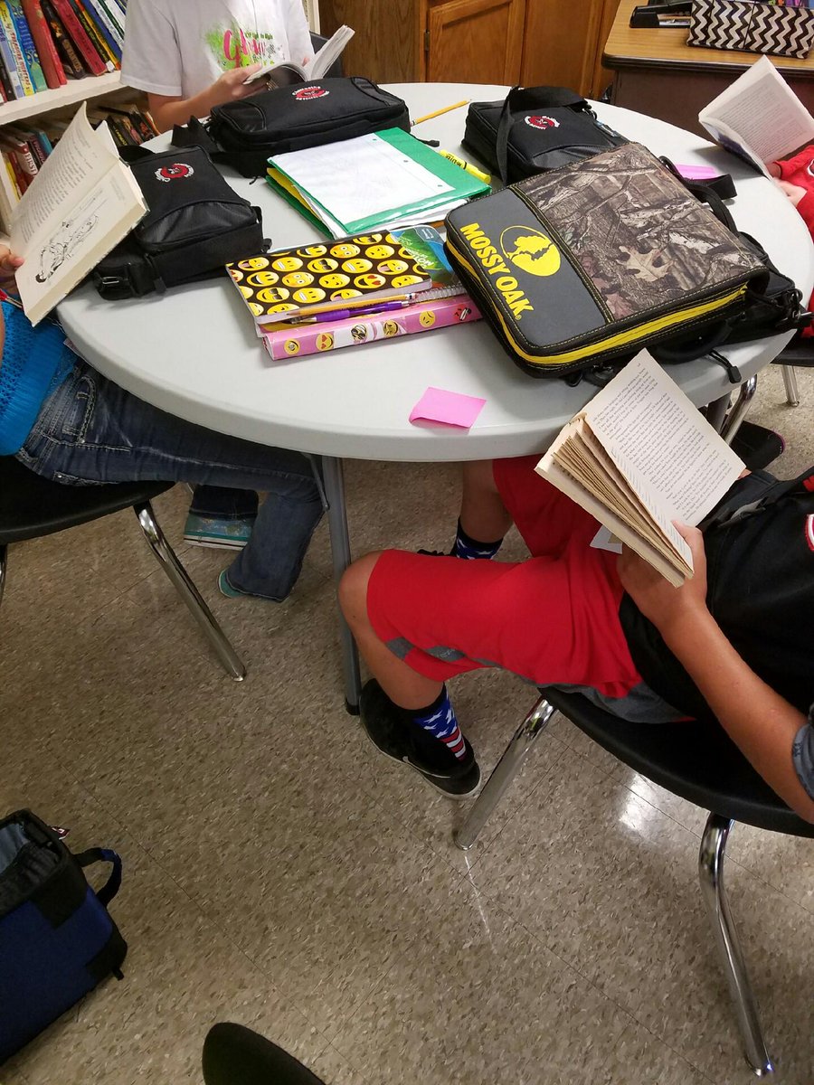 cms_sixth's tweet photo. Reading Friday! https://t.co/pOYGqmXRX0