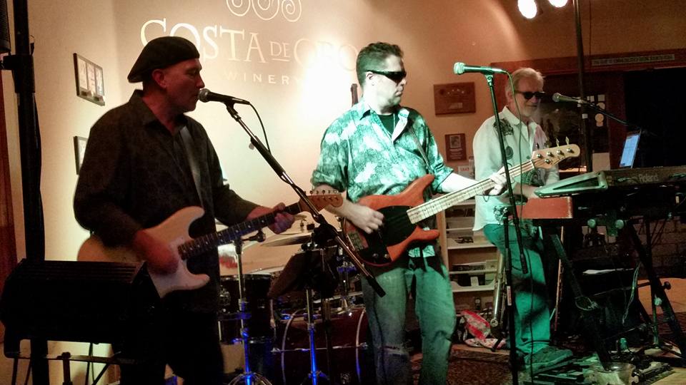 grapes_grains's tweet photo. The @grapes_grains fest will rock to The Paisley Brothers band, Oct. 1. Click here for tix: https://t.co/6cwDkHdQJP https://t.co/jNkghBX2mW