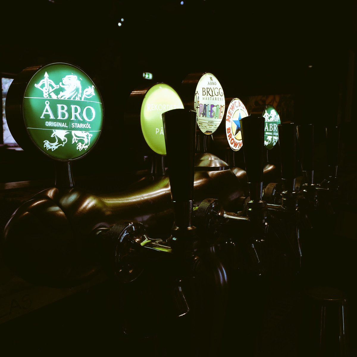 Underbara fredag. Kom förbi och häng vänner ✨