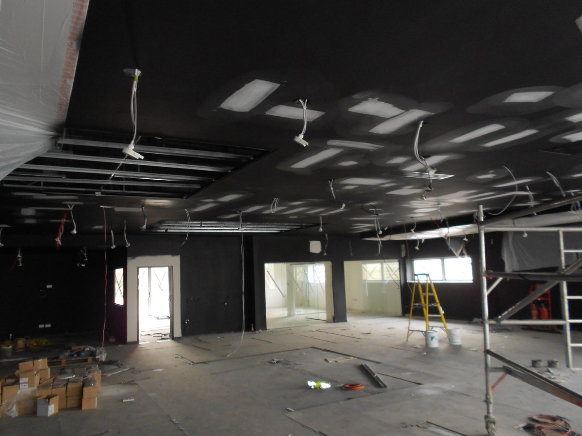 TorSpecRothwell's tweet image. @ZinsserUK Allcoat WB Matt Black applied to the interior of this car dealership. #WorkInprogress #SimpleApplication