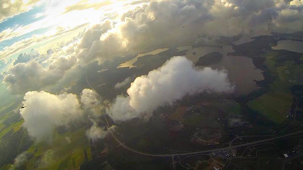 aozora_me's tweet photo. Break-off over @skydivefinland
#sky #dropzone #skydiving #parachutisme #skydive #skillcam… https://t.co/BIy6UERnFC https://t.co/s2jp4dwYaY