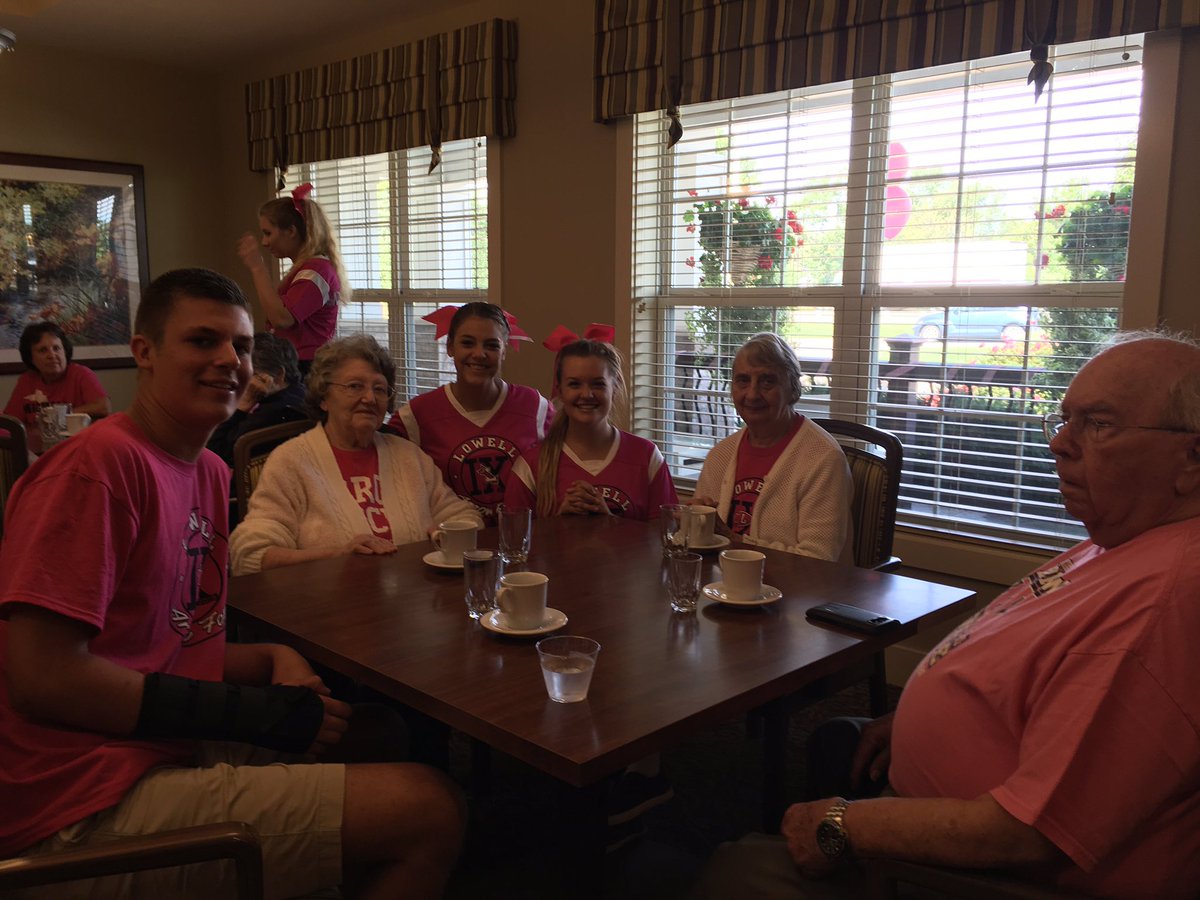 Lowellredarrows's tweet photo. Stopping by Green Acres senior home to let our Pink shine! #pinkarrow #letyourpinkshine https://t.co/iCzzLrrU5Q