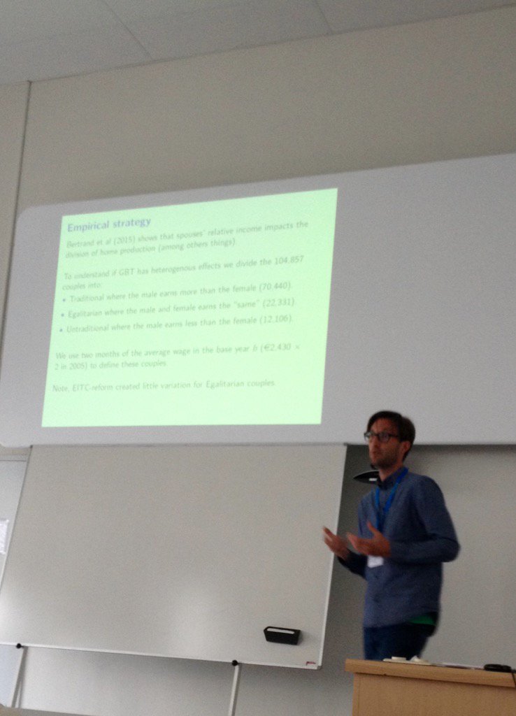 BastienCF's tweet photo. Martin Olsson on the effect of #gender based #taxation on #household division of #chores #EALE2016 https://t.co/IA26AuWAgi