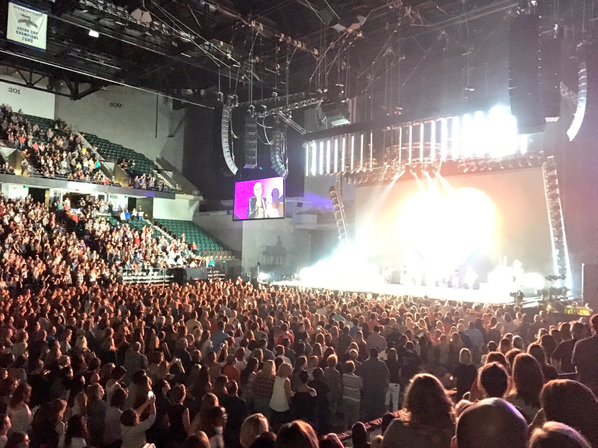 GabriellaRusk's tweet photo. The @dixiechicks were phenomenal last night! #DCXMoline https://t.co/tY1RK64Sre