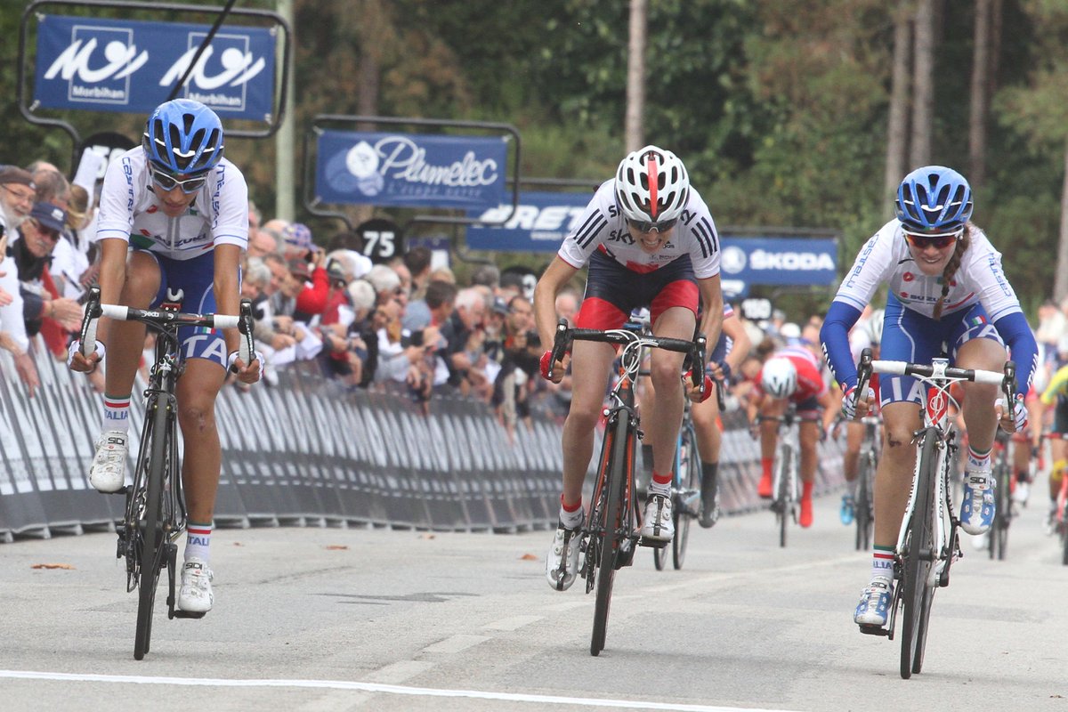 Bartoli84's tweet photo. Compilation of the Junior Women's RR won by Liane #Lippert. Tomorrow U23/Elite Women. #EuroRoad2016 @UEC_cycling https://t.co/af3hdRm4Yg