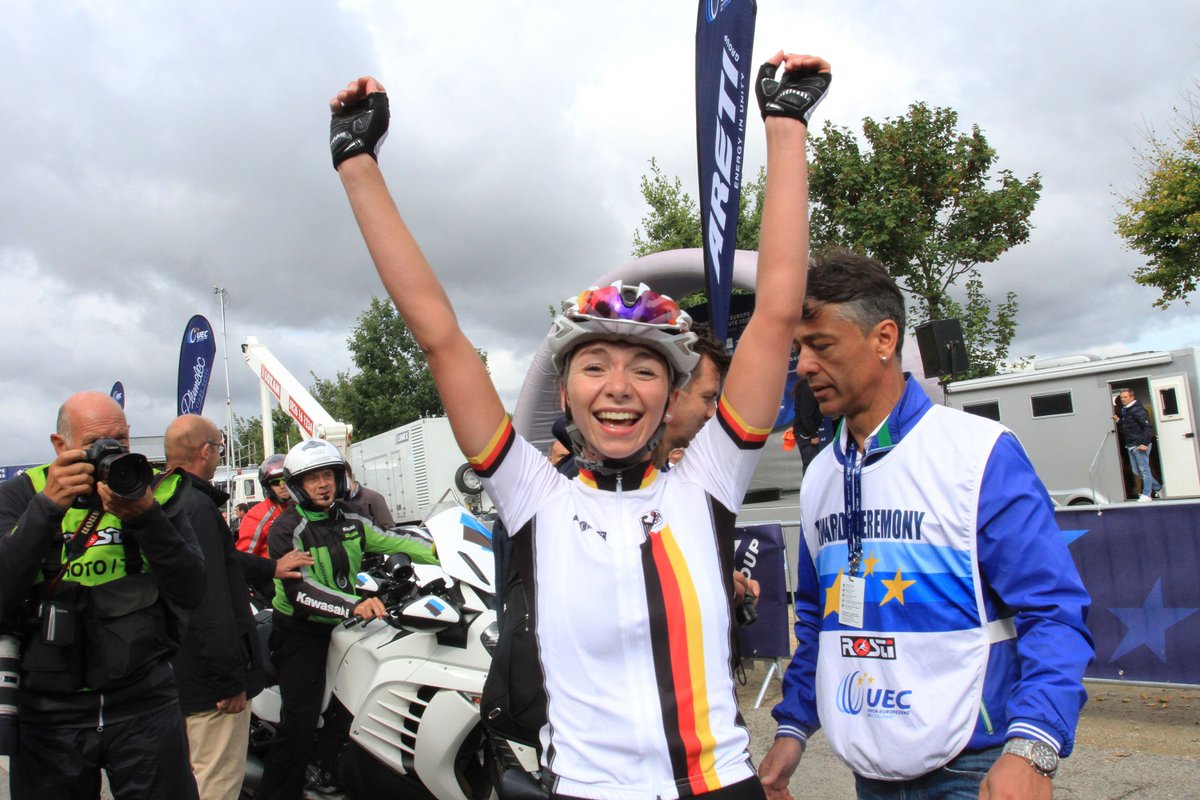 Bartoli84's tweet photo. Compilation of the Junior Women's RR won by Liane #Lippert. Tomorrow U23/Elite Women. #EuroRoad2016 @UEC_cycling https://t.co/af3hdRm4Yg