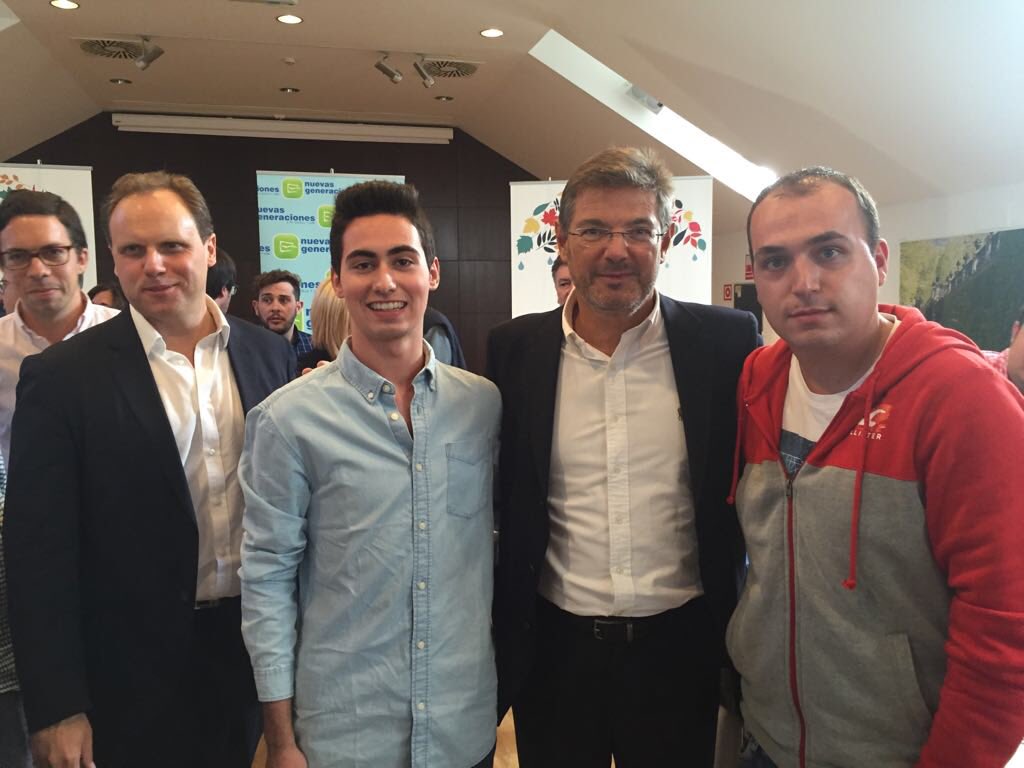 NNGGSalamanca's tweet photo. Afiliados salmantinos en la escuela @nnggcyl con grandes ponentes #PartidoDeIdeas https://t.co/1hWp3lGK1o
